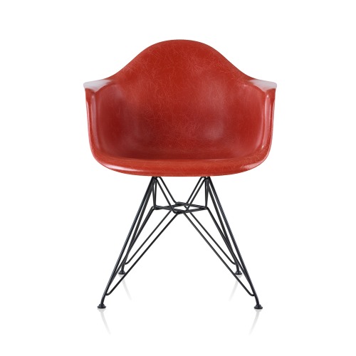 Eames Fiberglass Arm Chair / DFAR