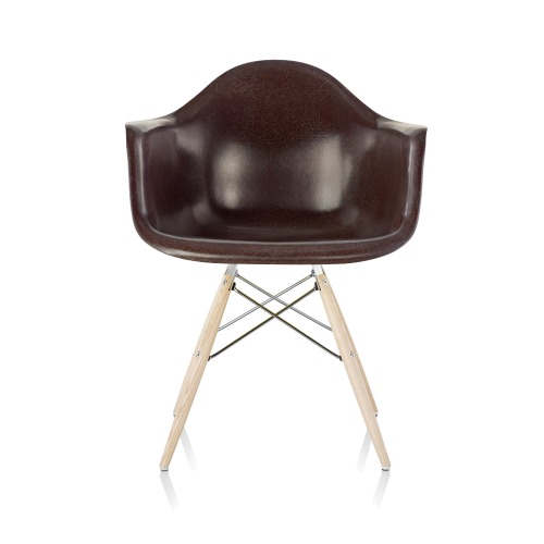 Eames Fiberglass Arm Chair / DFAW.47
